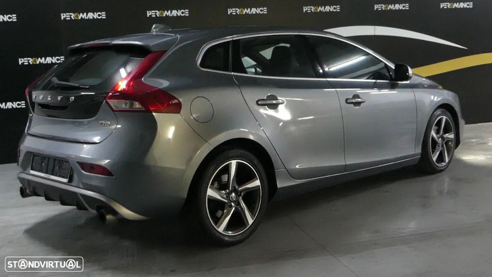 Volvo V40 D2 R Design - 18