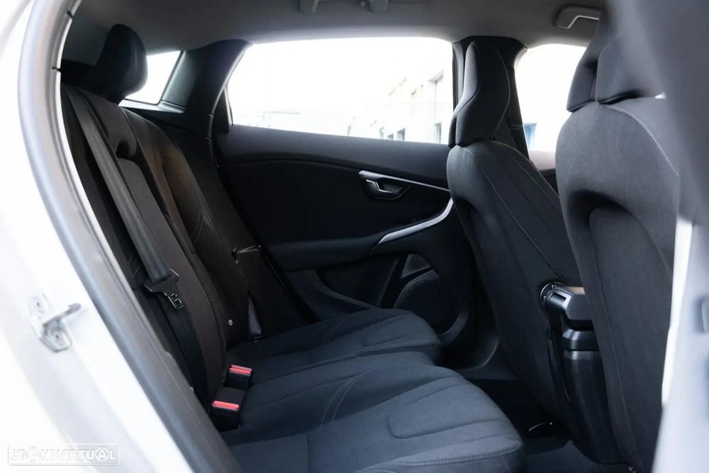 Volvo V40 Cross Country - 27