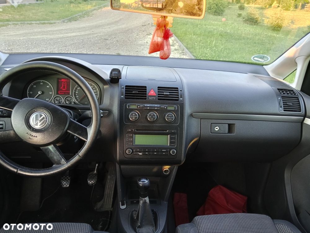 Volkswagen Touran - 4