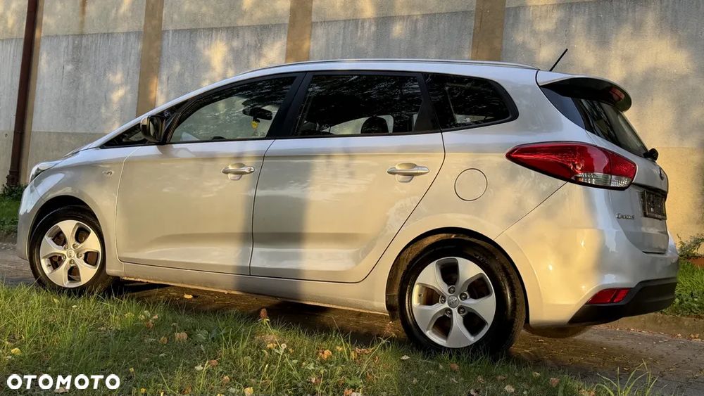 Kia Carens 1.6 GDI L - 23