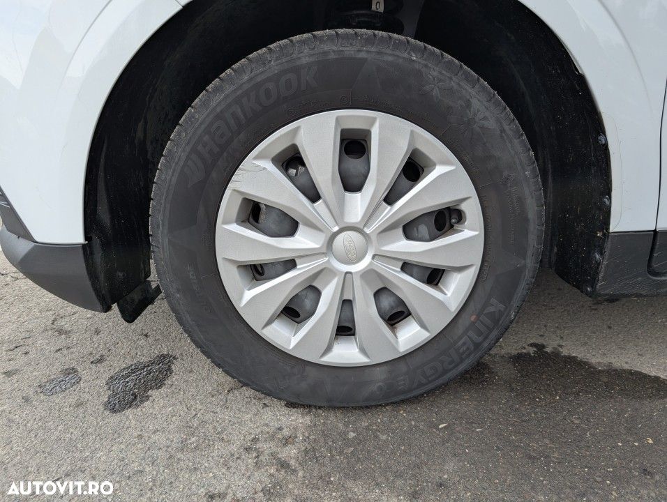 Ford Transit Courier - 17