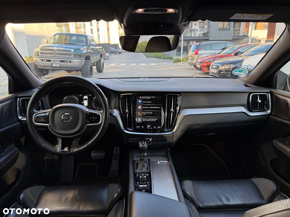 Volvo V60 D4 R-Design - 13