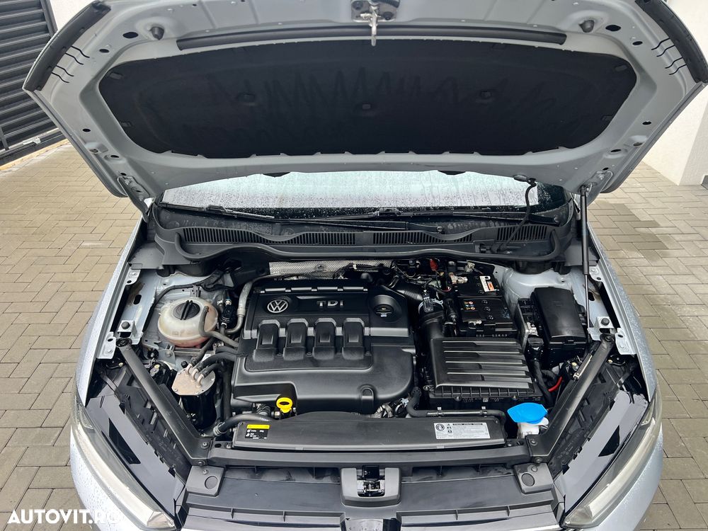 Volkswagen Golf 1.6 TDI BlueMotion Technology Comfortline - 24