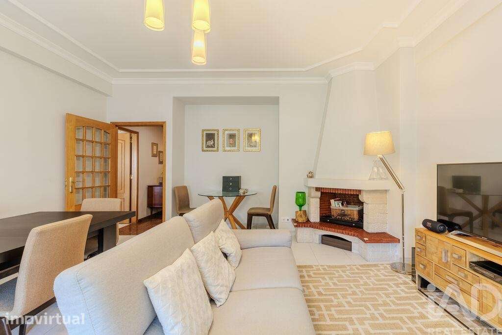 Apartamento T2 em Campo de Ourique - Grande imagem: 2/25