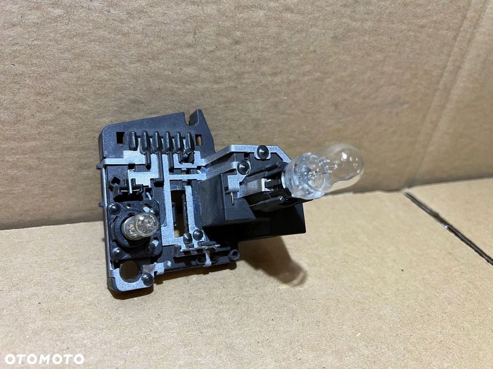 AUDI A6 C6 LIFT WKŁAD LAMPY LEWY TYŁ LEWA TYLNA W KLAPE 89037090 - 2