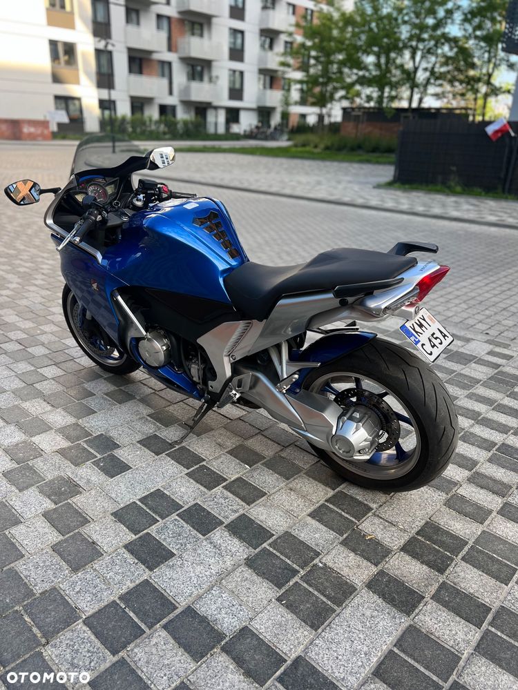 Honda VFR - 4