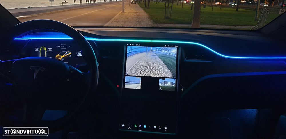 Tesla Model X - 38