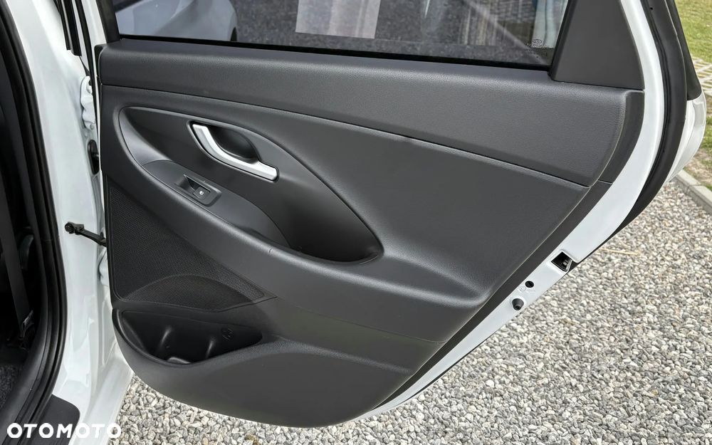 Hyundai i30 1.4 Passion - 24