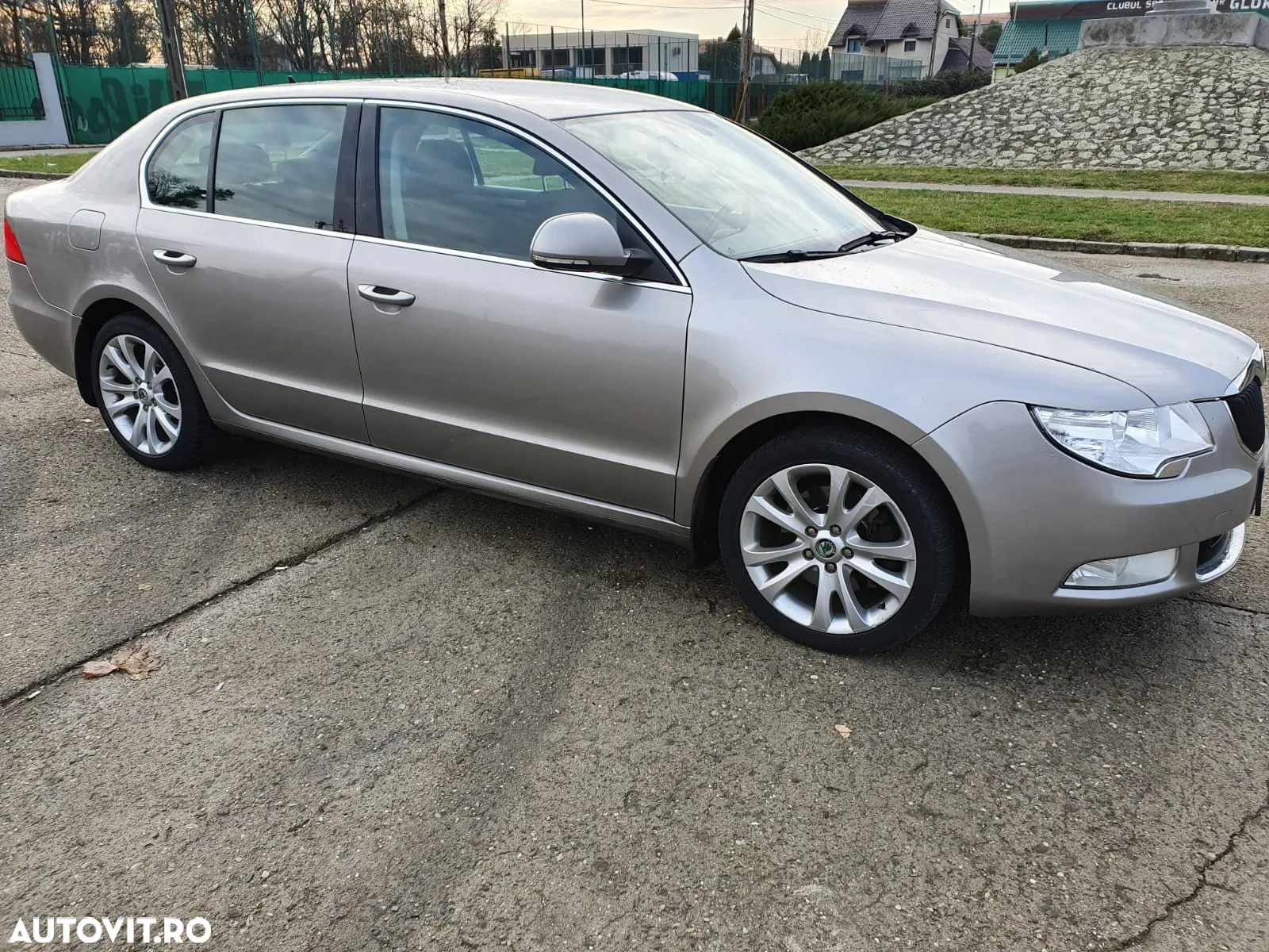 Skoda Superb Combi 2.0 TDI Ambition - 2