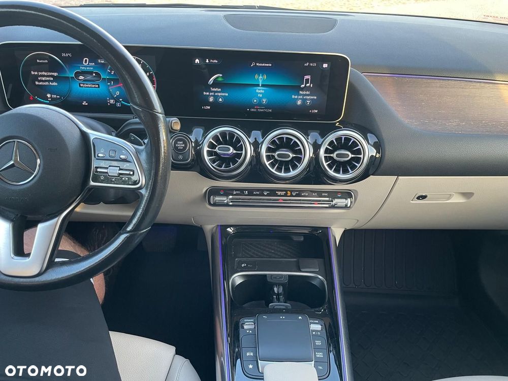 Mercedes-Benz GLA 250 8G-DCT - 15