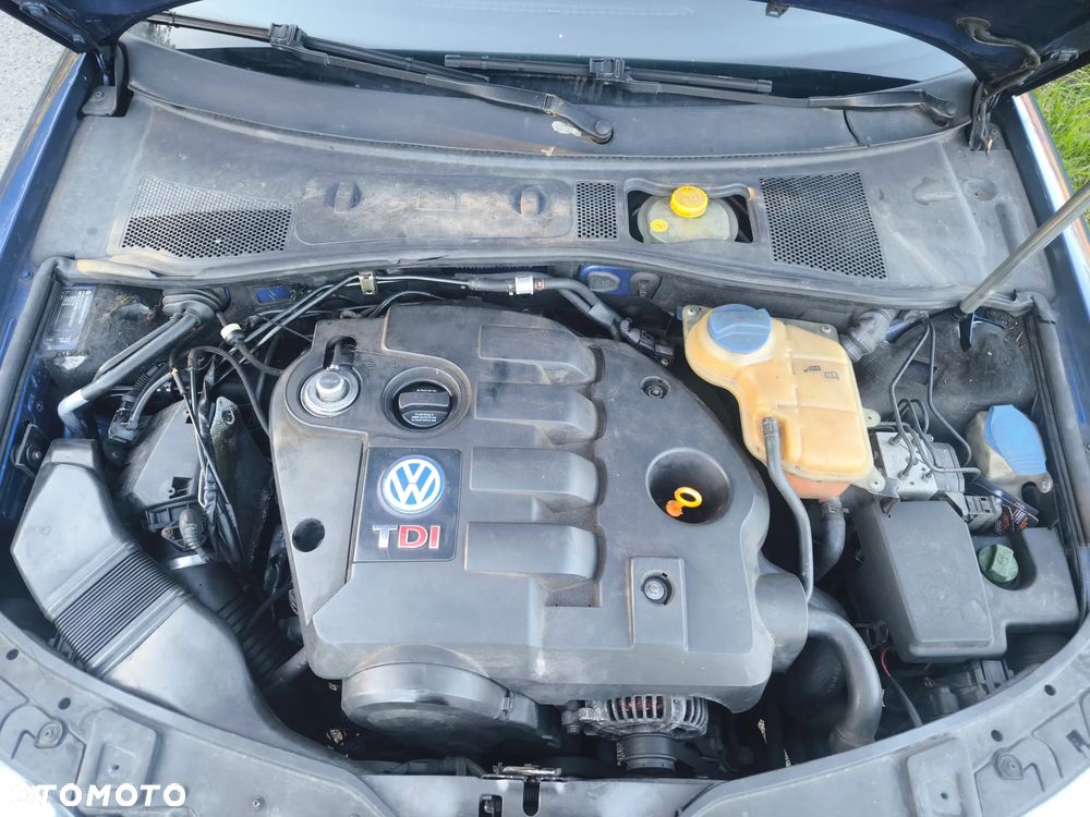 Volkswagen Passat 1.9 TDI Highline - 17