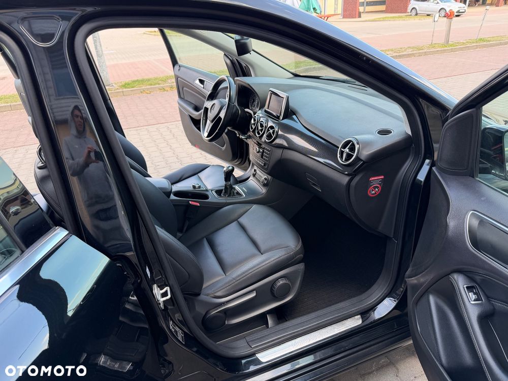 Mercedes-Benz Klasa B 180 d BlueEFFICIENCY Edition - 22