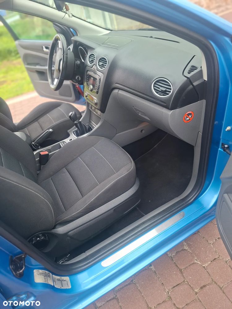 Ford Focus 2.0 16V Trend - 9