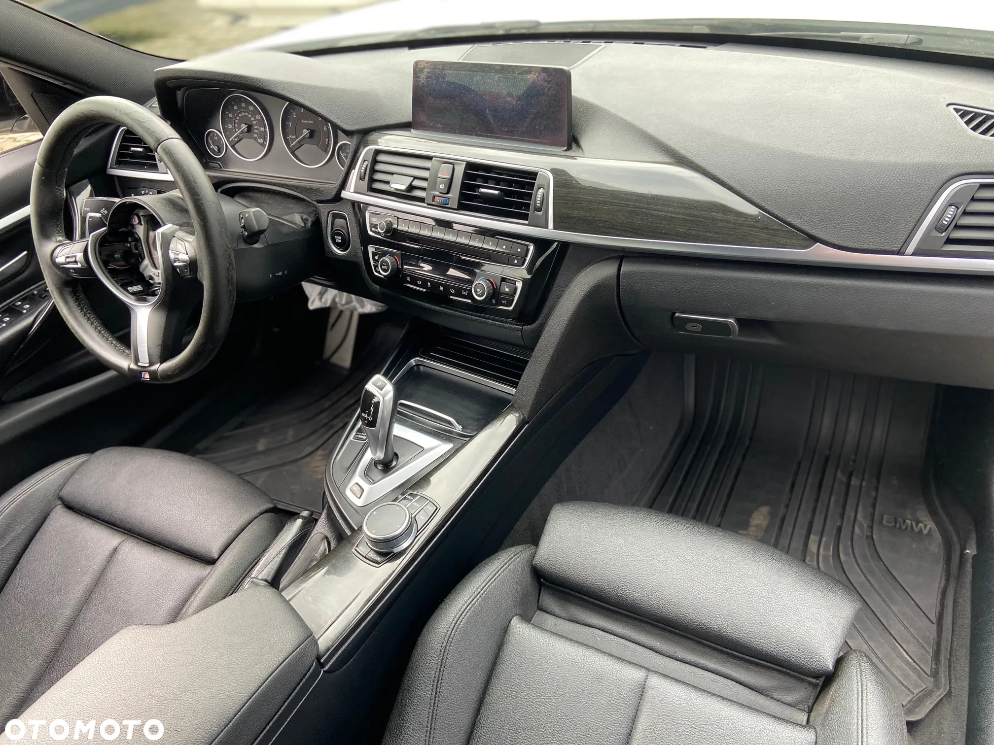 BMW Seria 3 330e M Sport sport - 11