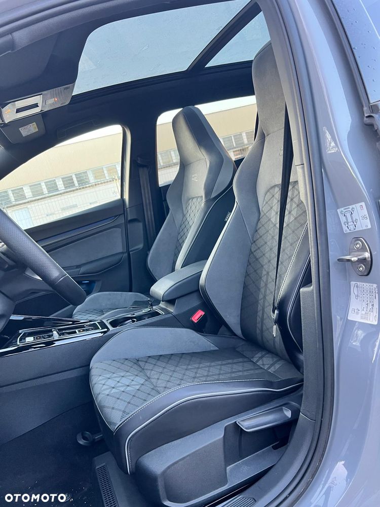 Volkswagen Golf 1.5 eTSI OPF DSG R-Line - 29