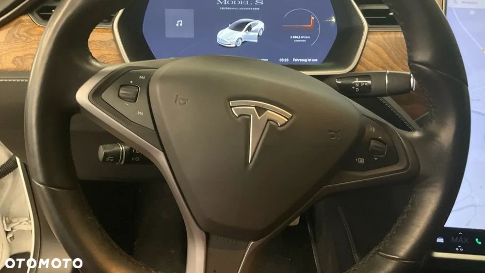 Tesla Model S - 8