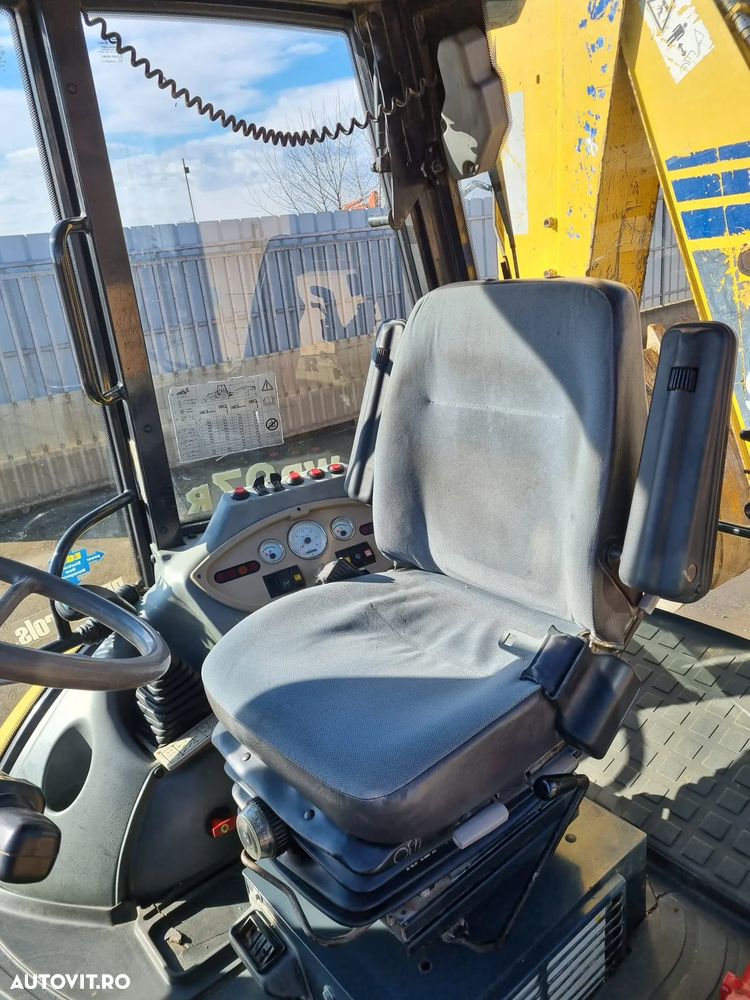 Komatsu WB97R2A - 13