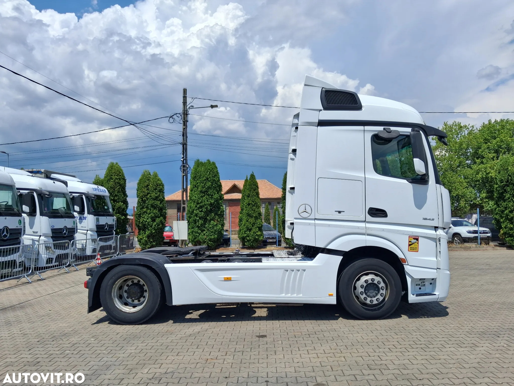 Mercedes-Benz Actros - 8