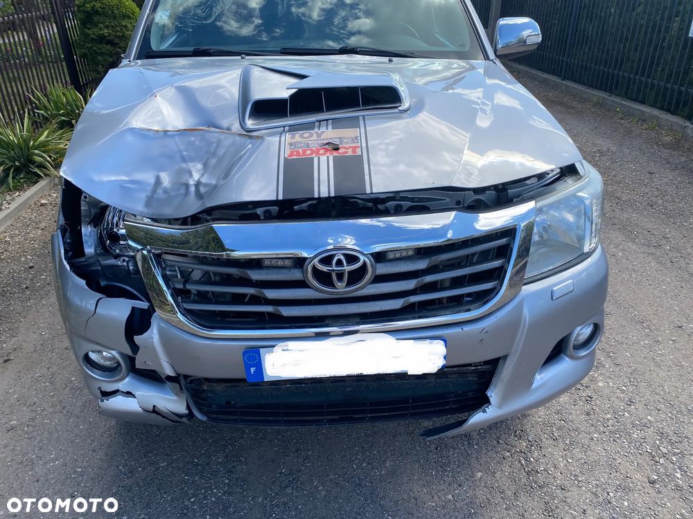 Toyota Hilux 4x4 Extra Cab - 11