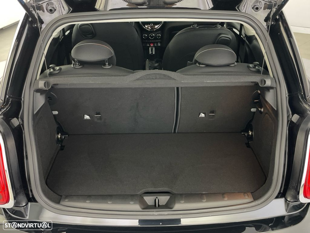 MINI 5 Portas Cooper Premium Essential Auto - 13