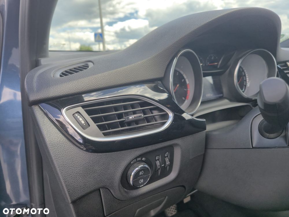 Opel Astra 1.4 Turbo Start/Stop Dynamic - 26