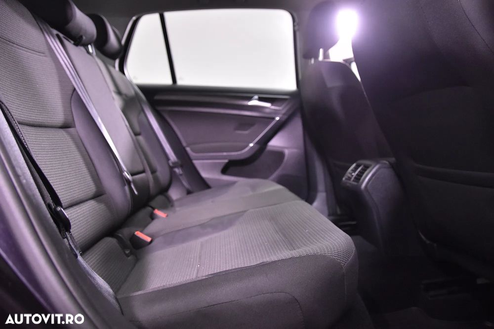 Volkswagen Golf - 12