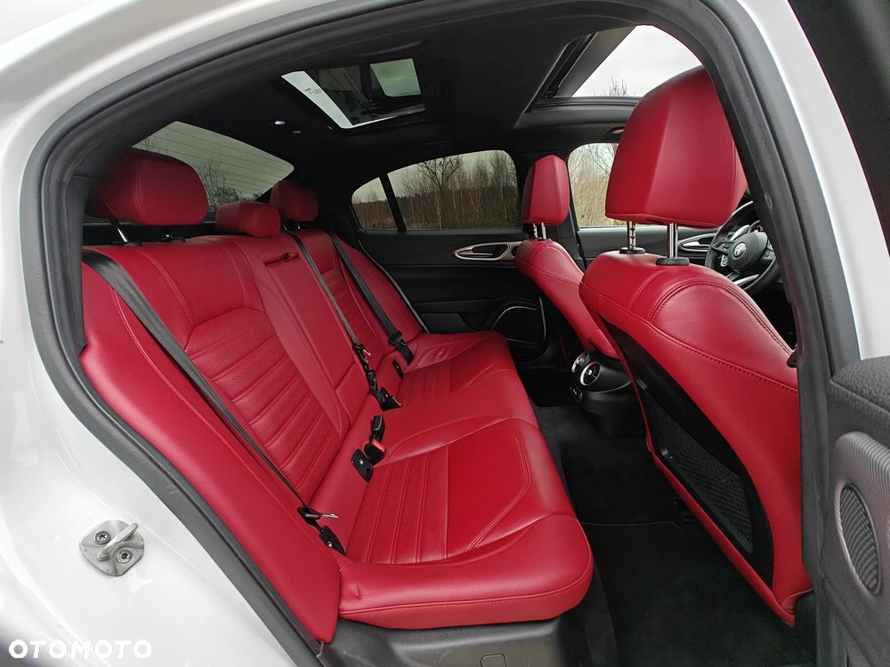 Alfa Romeo Giulia 2.0 Turbo 16V AT8 Veloce Ti - 32