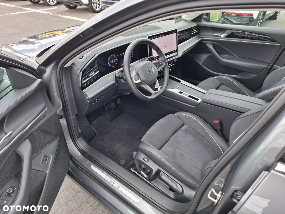 Volkswagen Passat Variant 2.0 TDI SCR Elegance DSG - 14