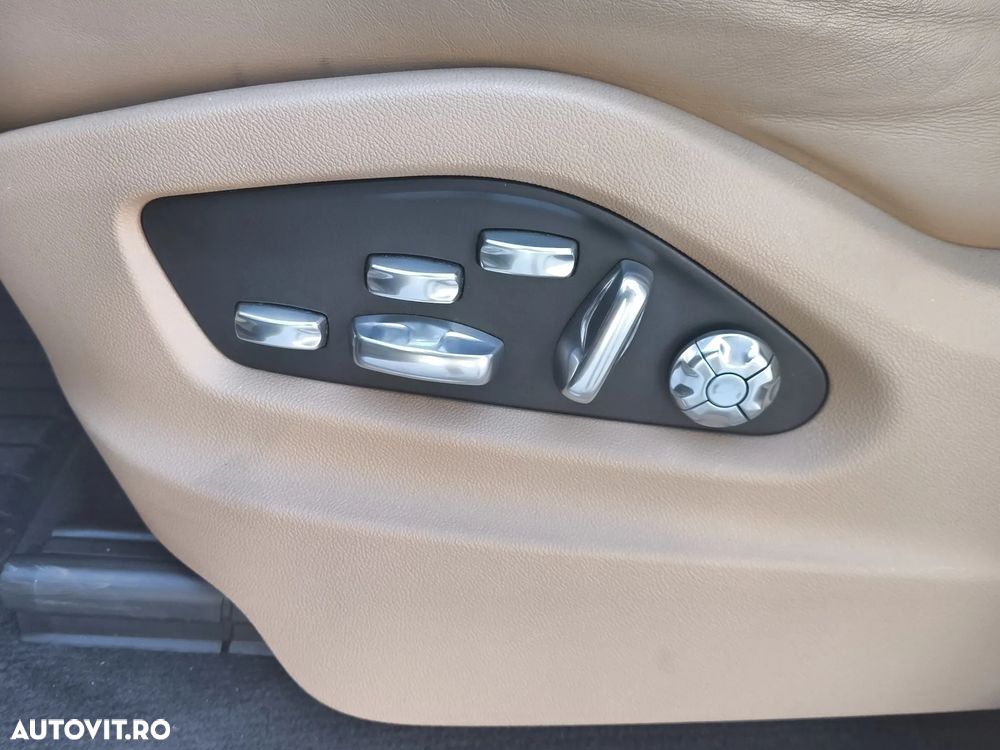 Porsche Cayenne - 23