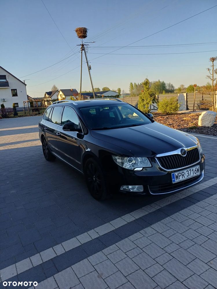 Skoda Superb 2011 photo 4
