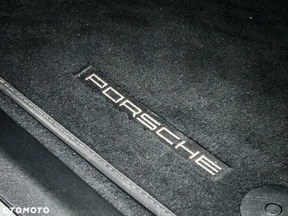 Porsche Taycan 105kWh 4S Performance Plus - 26