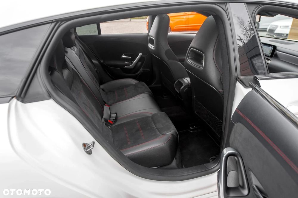 Mercedes-Benz CLA 220 7G-DCT AMG Line - 19