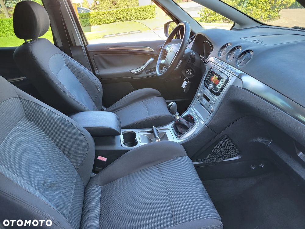 Ford S-Max - 13