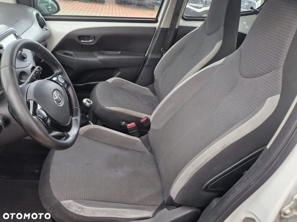 Toyota Aygo x-play - 22