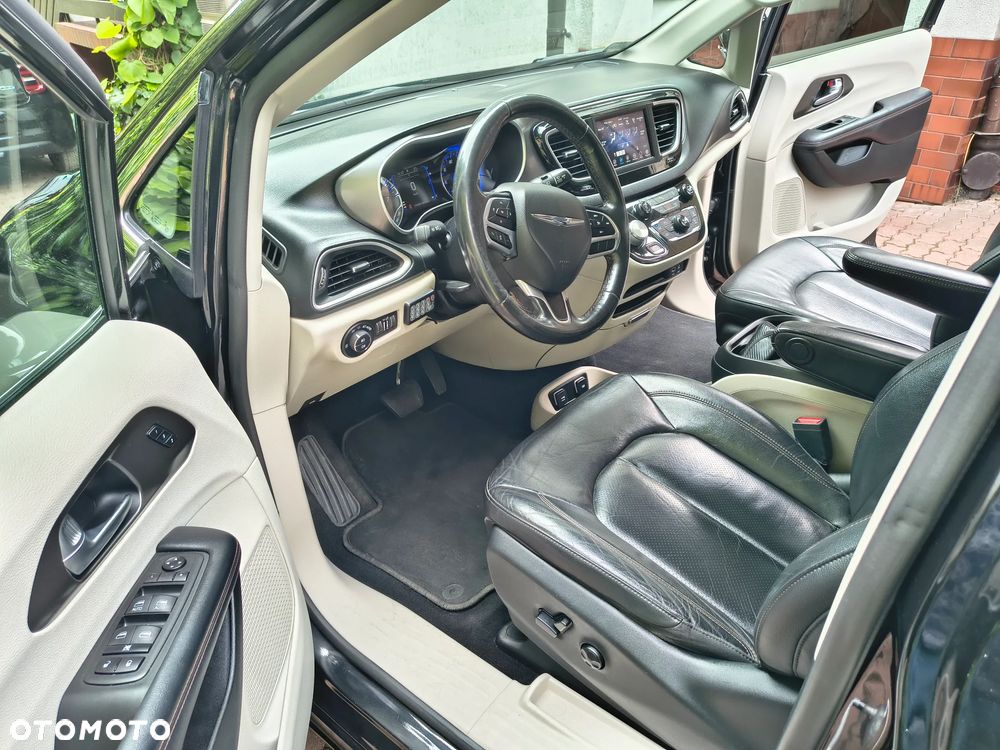 Chrysler Pacifica - 19