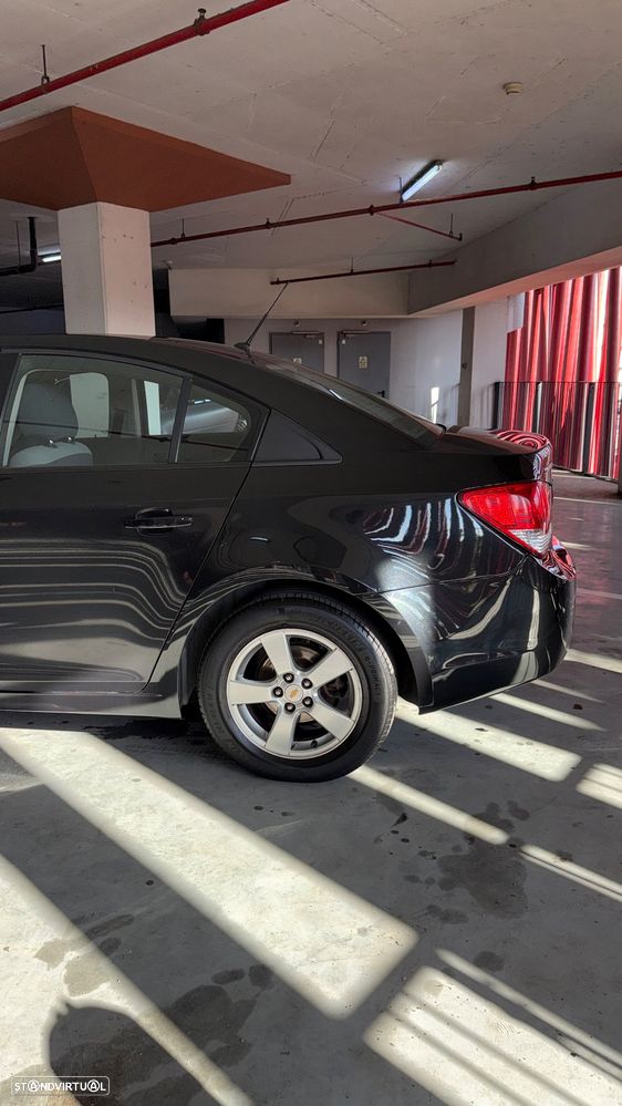 Chevrolet Cruze 1.6 LS - 19