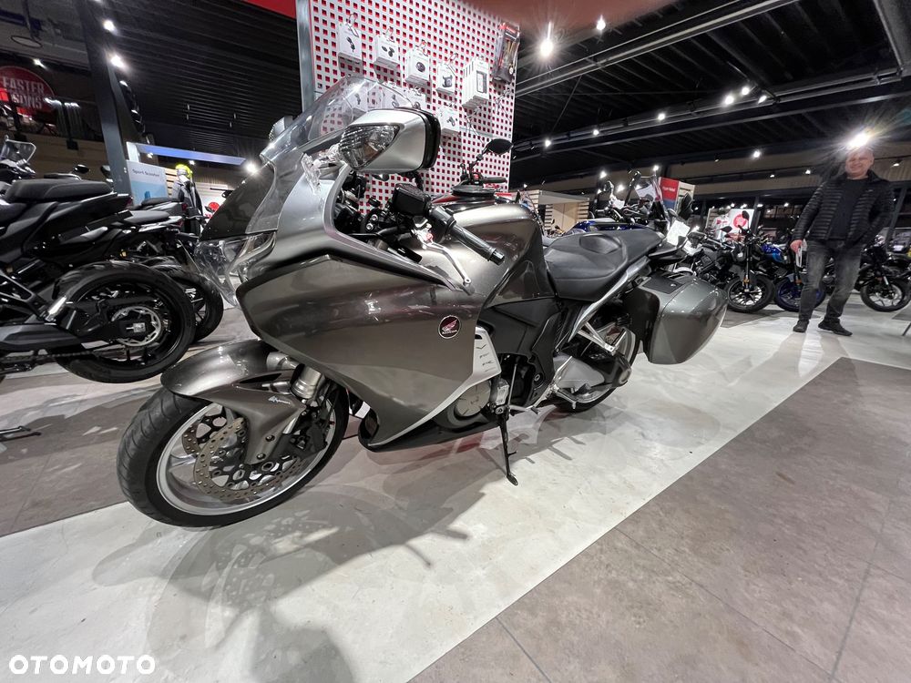 Honda VFR - 2