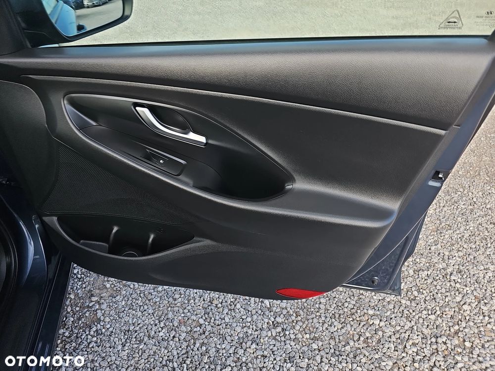 Hyundai i30 1.5 DPI Classic + - 22