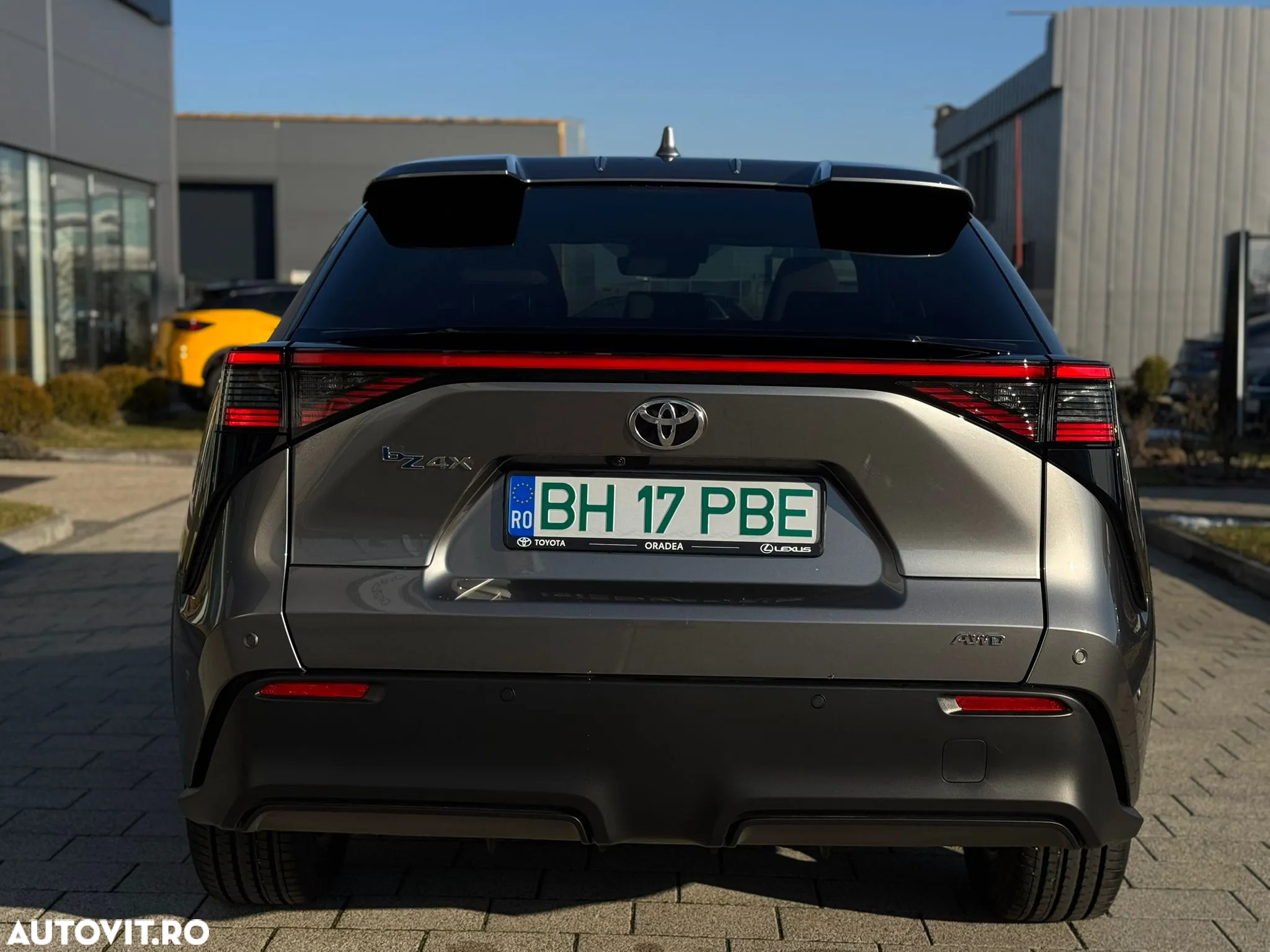 Toyota BZ4X 160 KW AWD (4x4) Luxury Solar Edition - 4