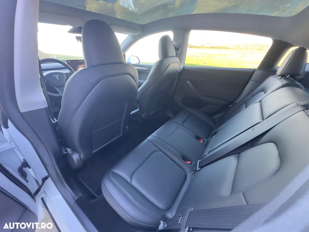 Tesla Model Y - 17