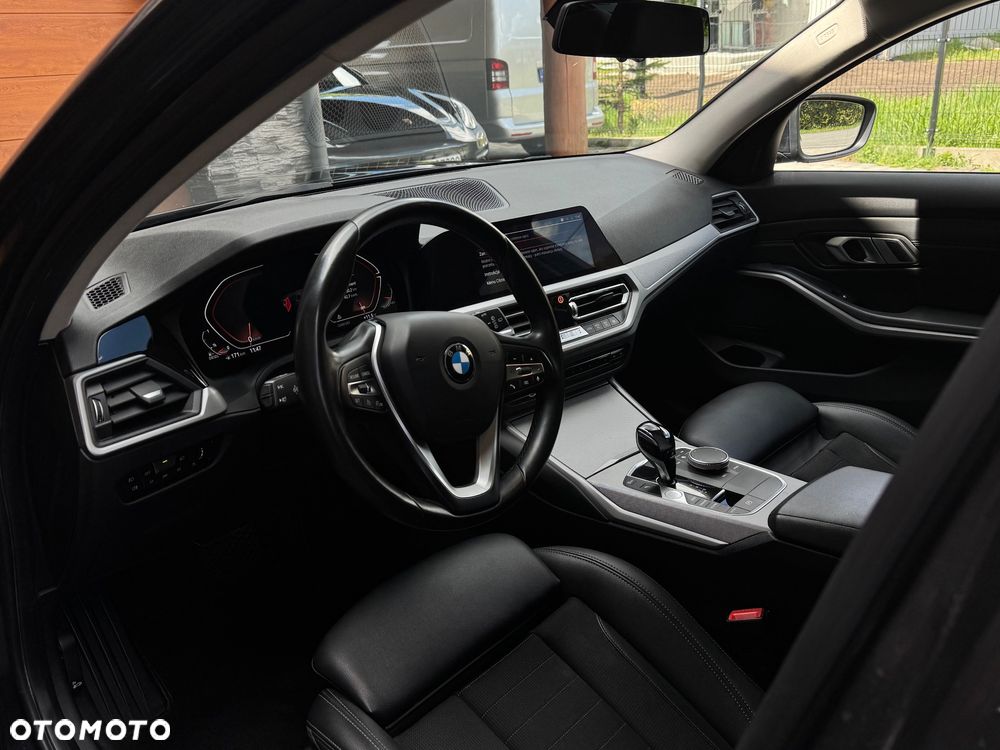 BMW Seria 3 320d xDrive Edition Luxury Line Purity - 17