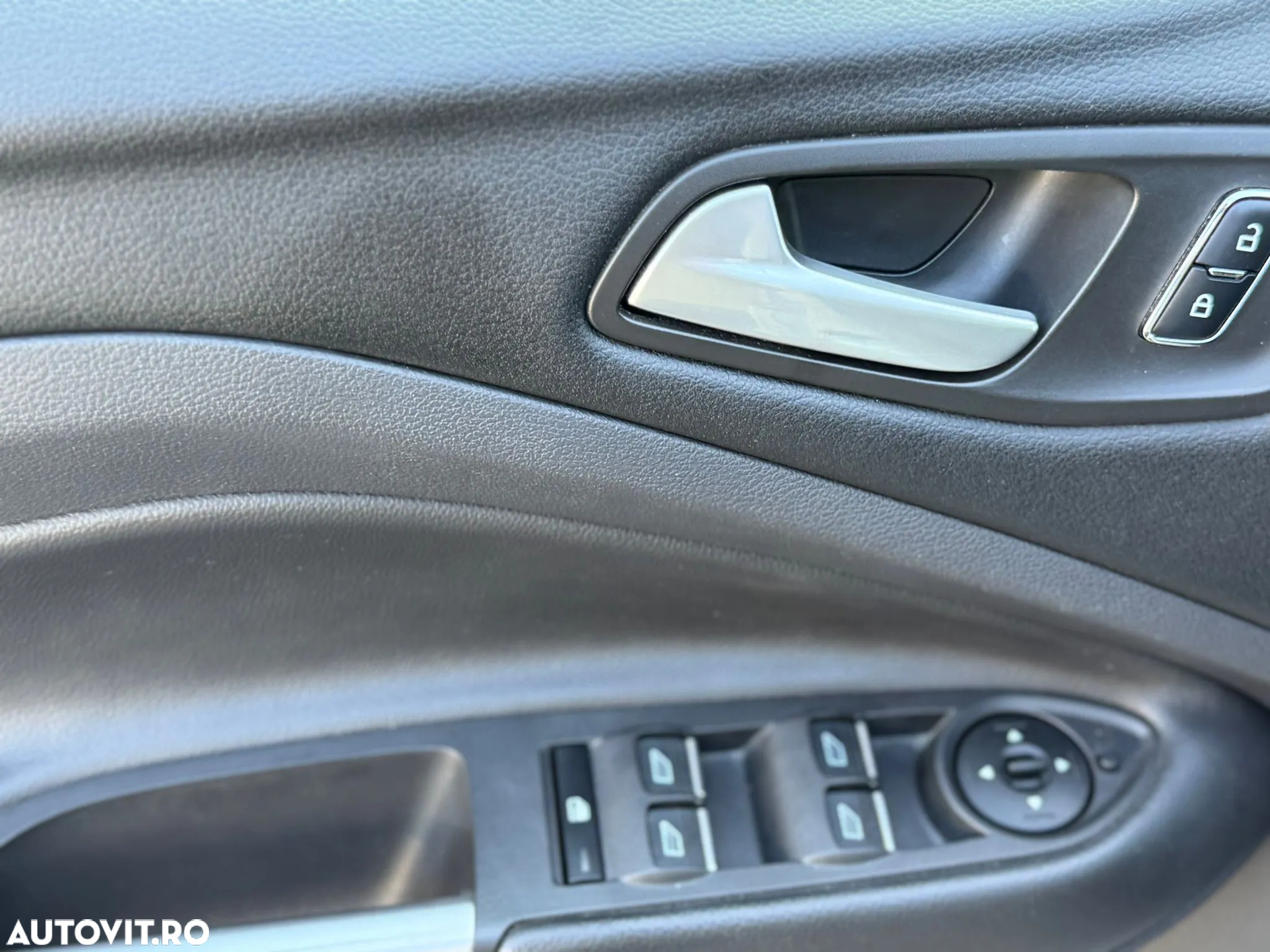 Ford Kuga 2.0 TDCi 4WD Powershift Titanium - 24