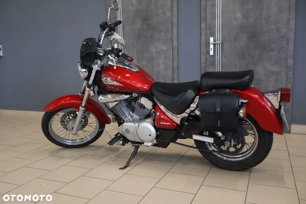 Suzuki Intruder - 12