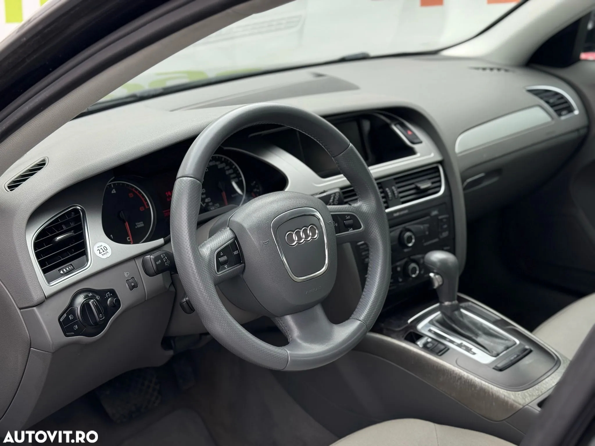 Audi A4 2.0 TDI Multitronic Avant - 30