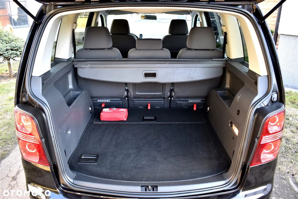 Volkswagen Touran 2.0 TDI DPF Highline - 16