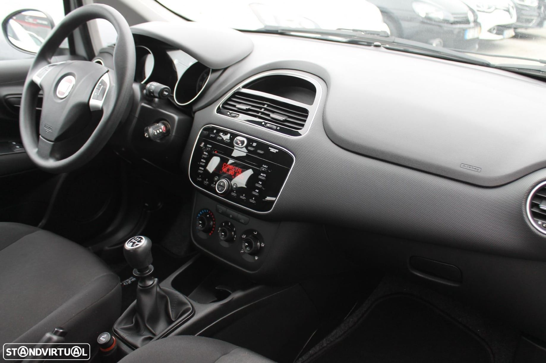 Fiat Punto 1.3 M-Jet Lounge S&S - 8