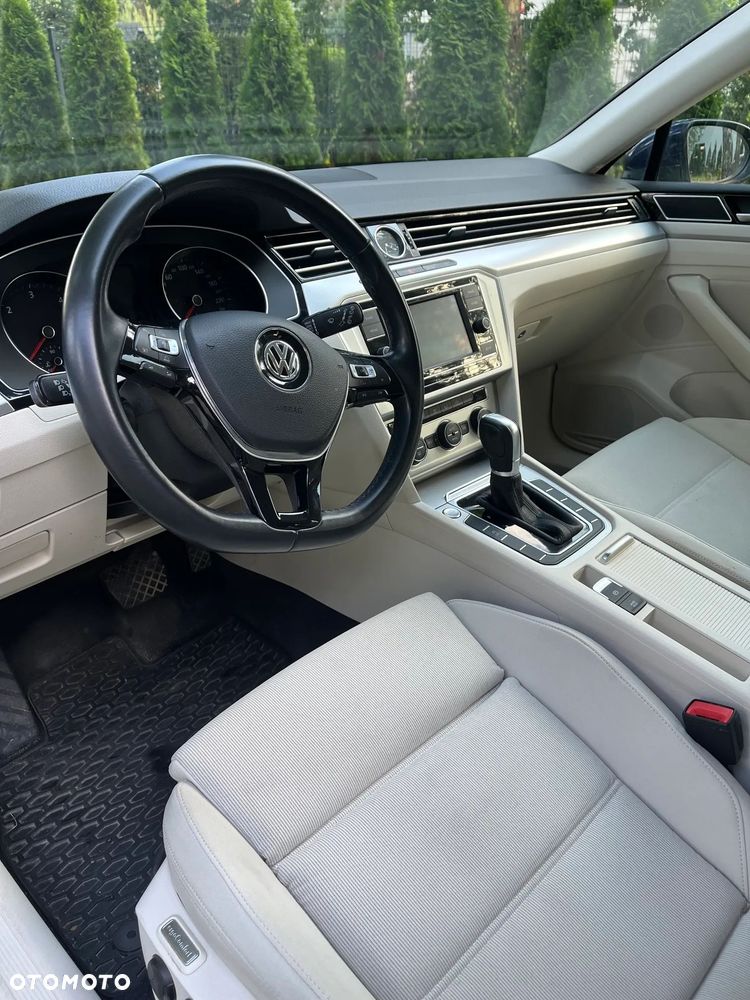Volkswagen Passat - 9