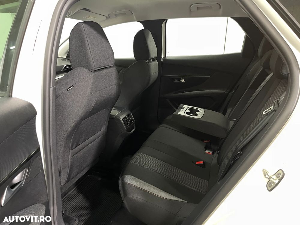 Peugeot 3008 1.5 BlueHDI 130 EAT8 Active Pack - 11