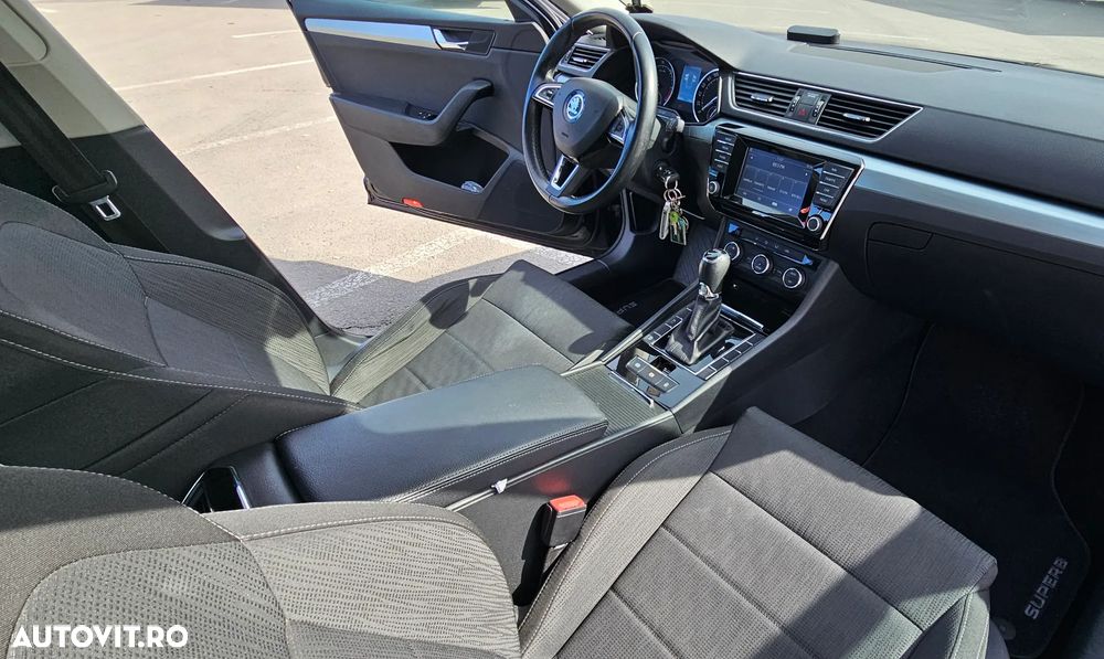 Skoda Superb 2.0 TDI DSG Ambition - 9