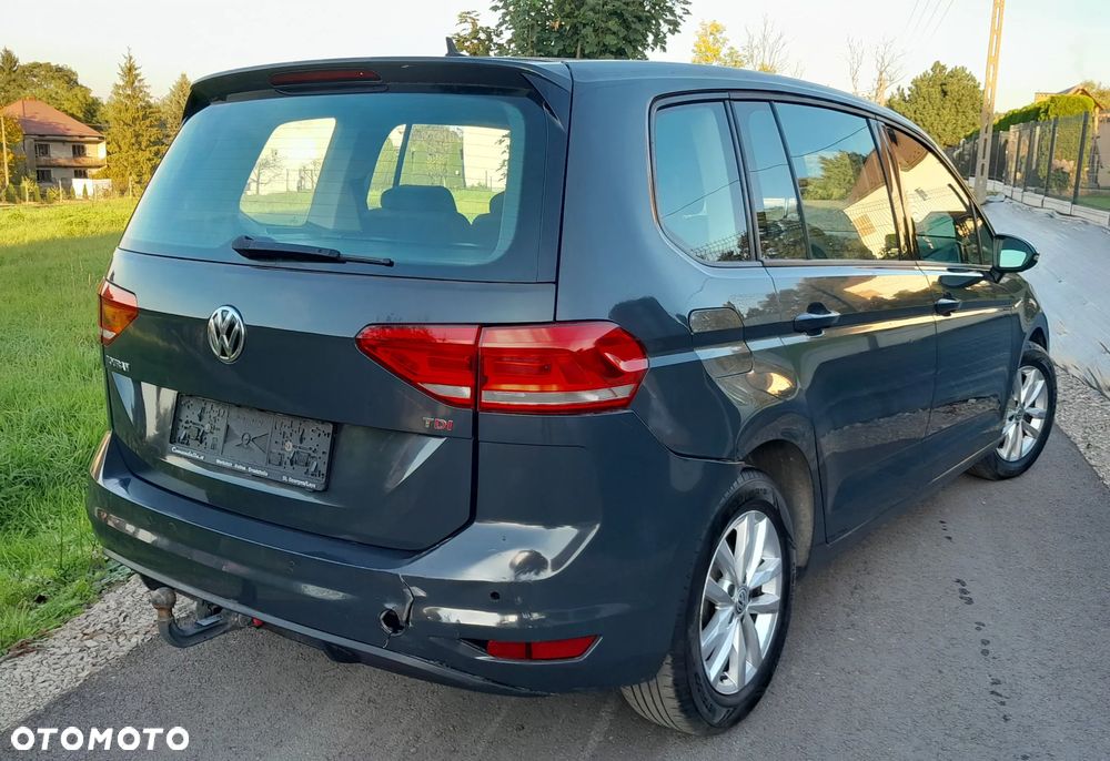 Volkswagen Touran - 10